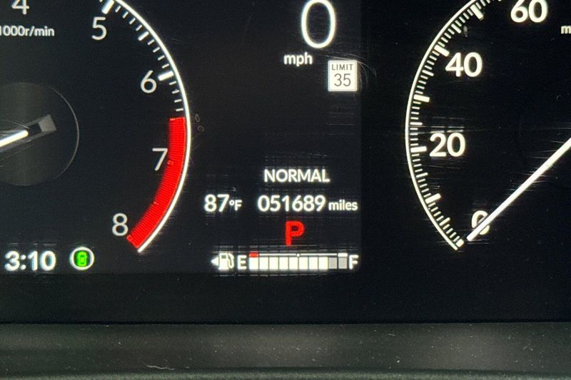 Used 2023 Honda Pilot SportImage 31
