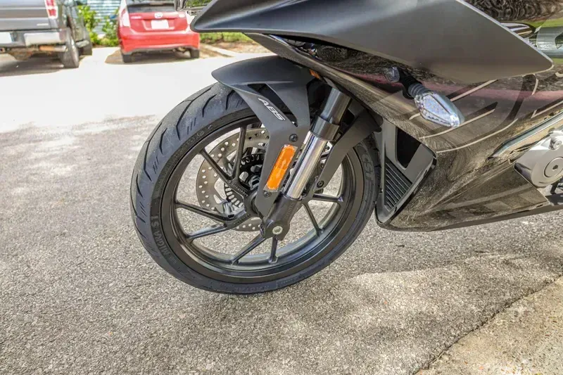 NEW 2026 CFMOTO 300SS Image 6