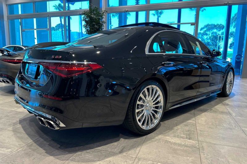 2024 Mercedes-Benz S-Class S 63 E AMGImage 4