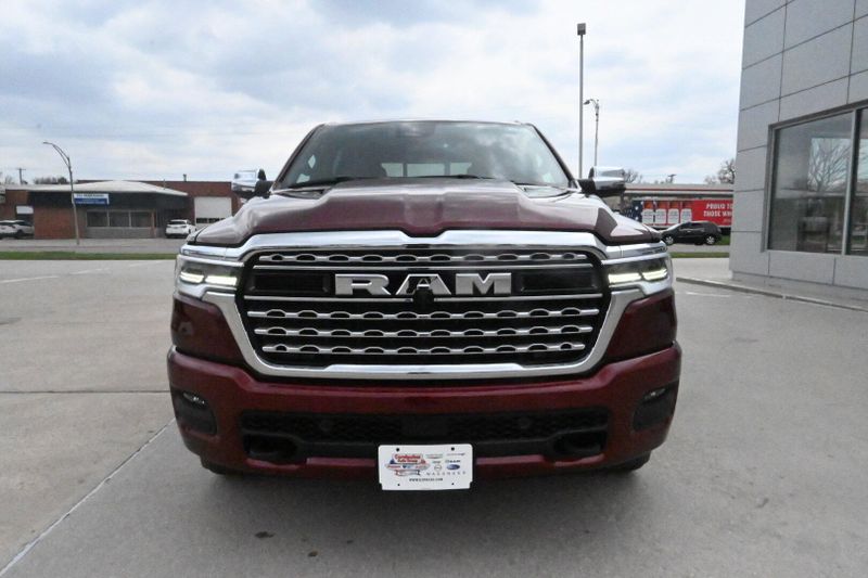 2025 RAM 1500 LimitedImage 3