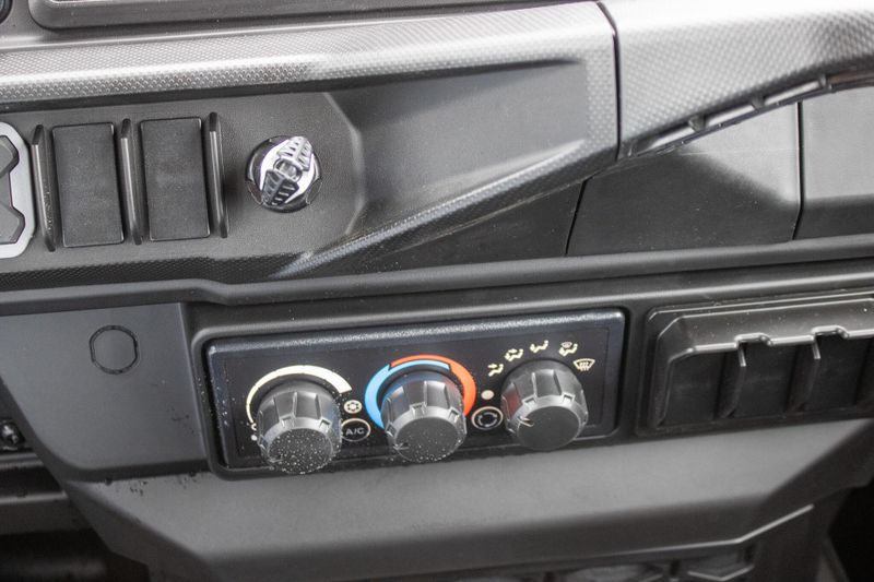 NEW 2026 CAN-AM DEFENDER MAX XT CAB HD11 Image 14