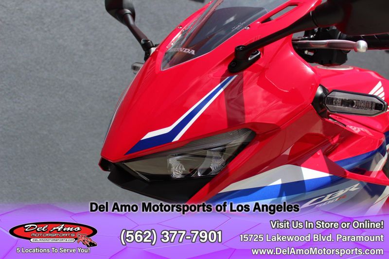 2025 Honda CBR500R Image 3