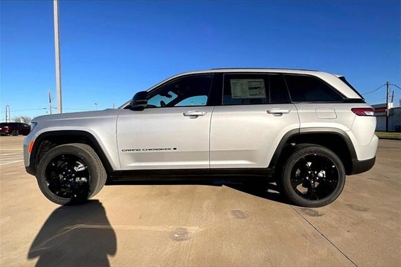 2025 Jeep Grand Cherokee Altitude X 4x4Image 14