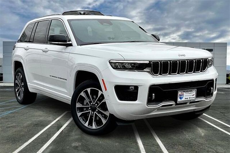 2025 Jeep Grand Cherokee Overland 4x4Image 14