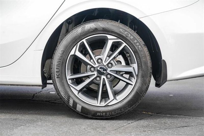 2023 Kia Forte LXSImage 12
