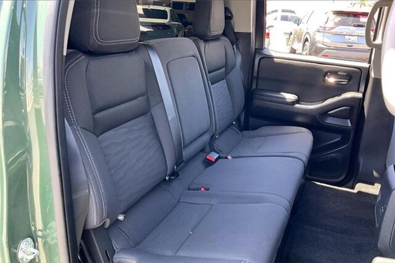 Used 2024 Nissan Frontier SVImage 26