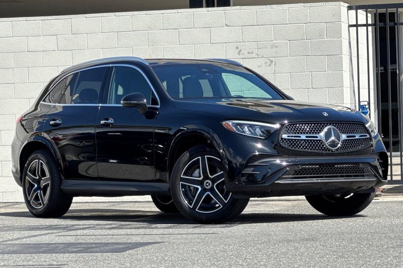 Used 2026 Mercedes-Benz GLC 300Image 2
