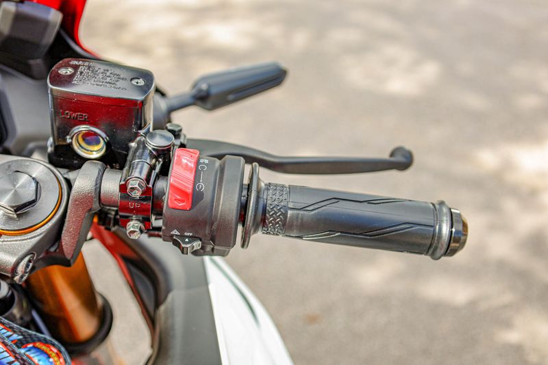 NEW 2026 YAMAHA YZFR3 ABS 70TH ANNIVERSARY EDITION Image 8