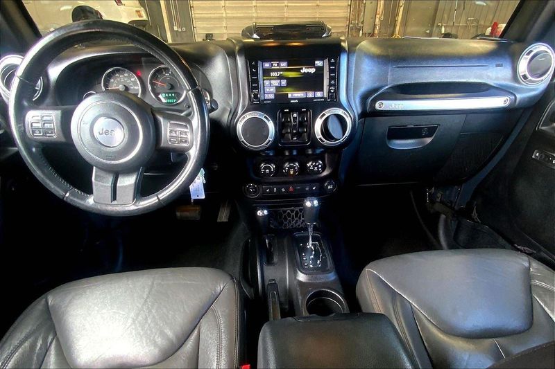 2016 Jeep Wrangler Unlimited Sahara photo 12
