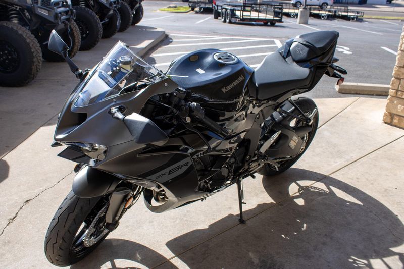 NEW 2026 KAWASAKI NINJA ZX6R ABS Image 3