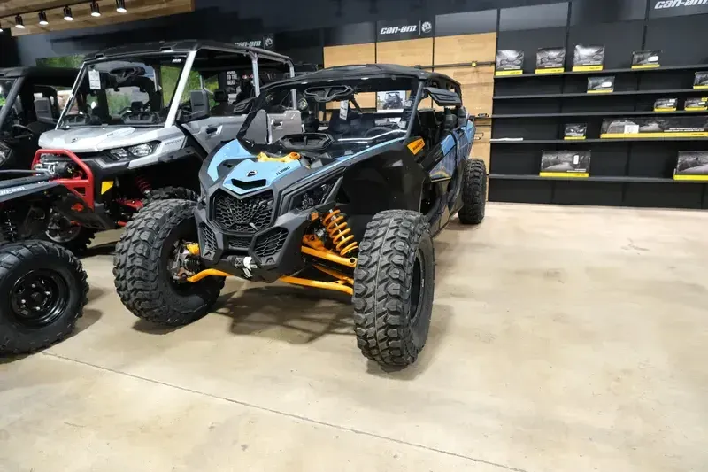 2025 Can-Am MAVERICK X3 MAX DS TURBO SCANDI BLUE AND ORANGE CRUSHImage 2