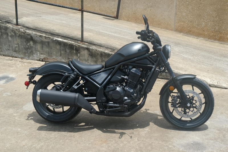 2025 Honda REBEL 1100 MATTE BLACK METALLIC Image 2