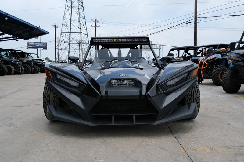 NEW 2025 POLARIS SLINGSHOT SL AUTODRIVE  in a JET BLACK exterior color. Family PowerSports (877) 886-1997 familypowersports.com 