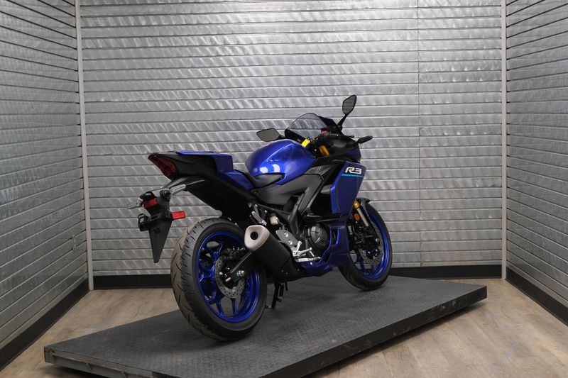 NEW 2026 YAMAHA YZFR3 ABS Image 3