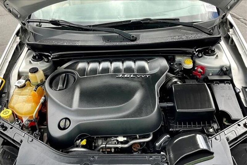 Used 2012 Chrysler 200 LimitedImage 9