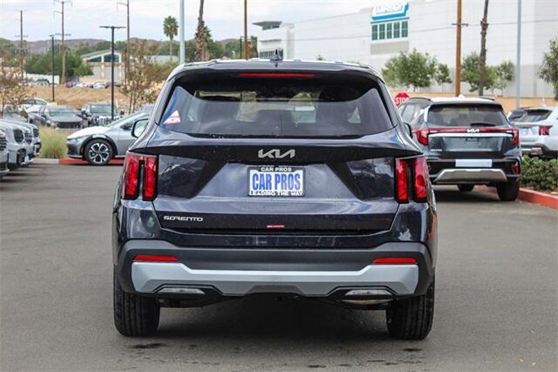 2025 Kia Sorento LXImage 16