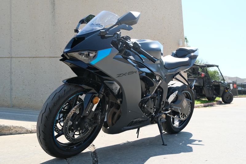 USED 2025 KAWASAKI NINJA ZX6R ABS Image 3