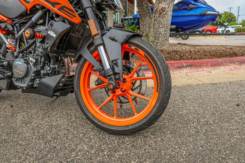 USED 2022 KTM DUKE 200 Image 11