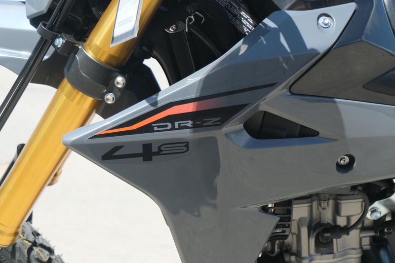 2025 Suzuki DRZ4S SOLID IRON GRAY Image 17