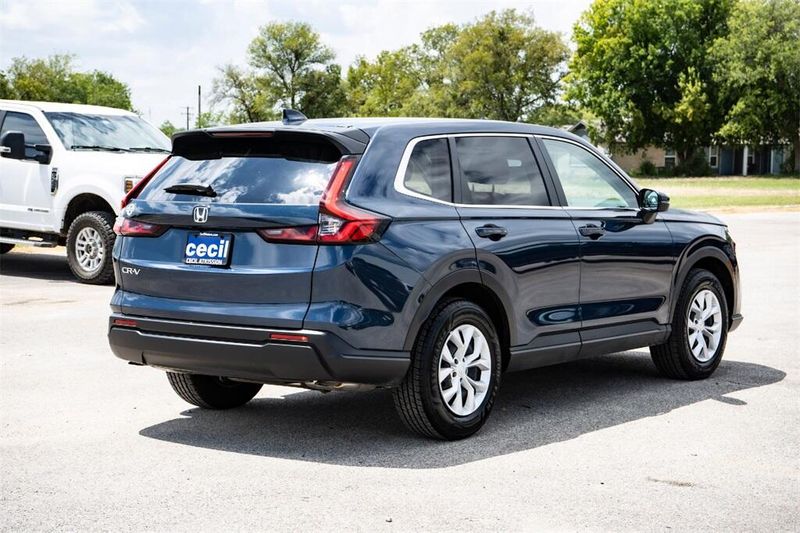 2025 Honda CR-V LX photo 5