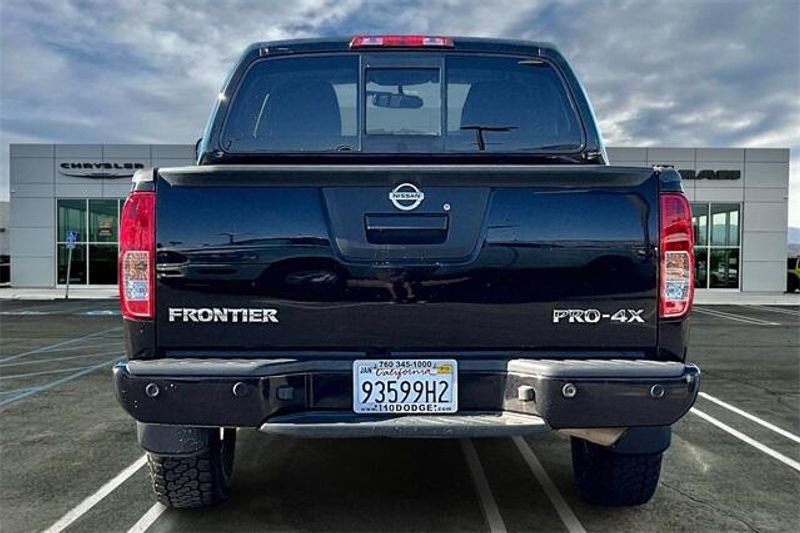 2018 Nissan Frontier PRO-4XImage 3