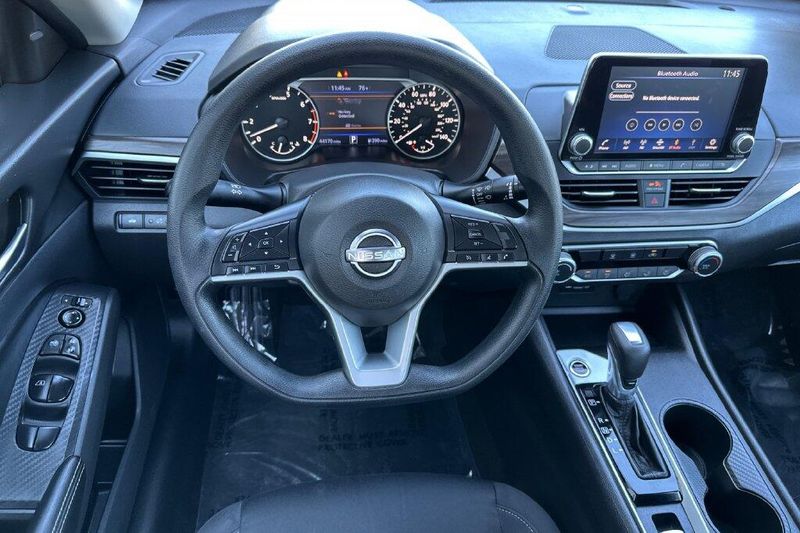 Used 2025 Nissan Altima 2.5 SVImage 13