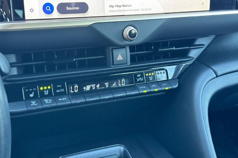 Used 2025 Toyota Crown Signia XLEImage 19