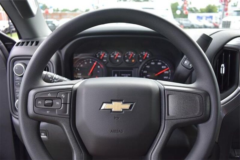 2024 Chevrolet Silverado 1500 CustomImage 28