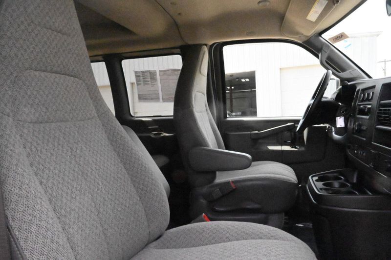 2023 GMC Savana Passenger LSImage 19