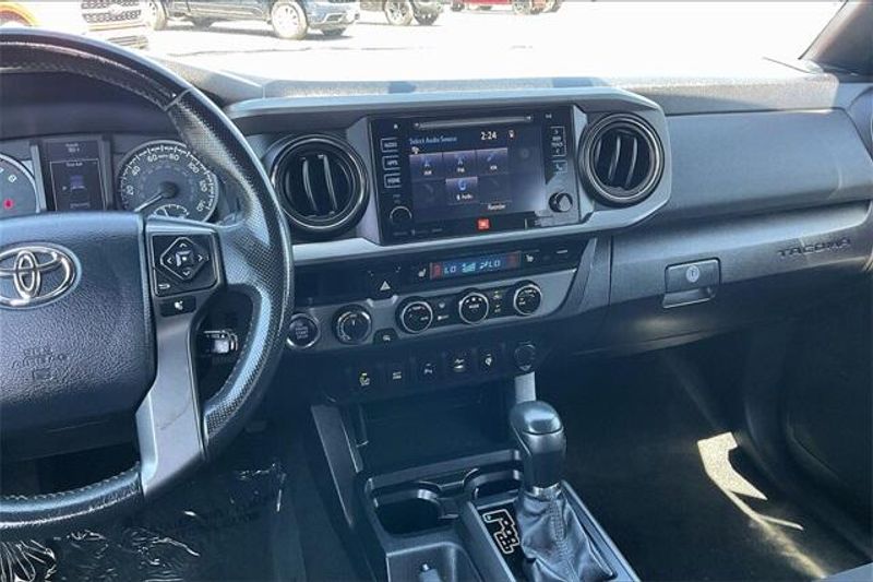 2017 Toyota Tacoma TRD Off-RoadImage 5