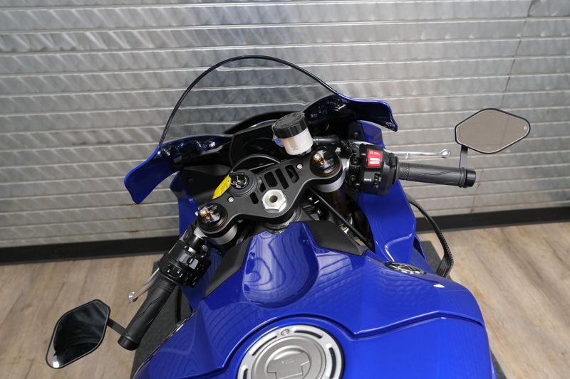NEW 2026 YAMAHA YZFR1 Image 23