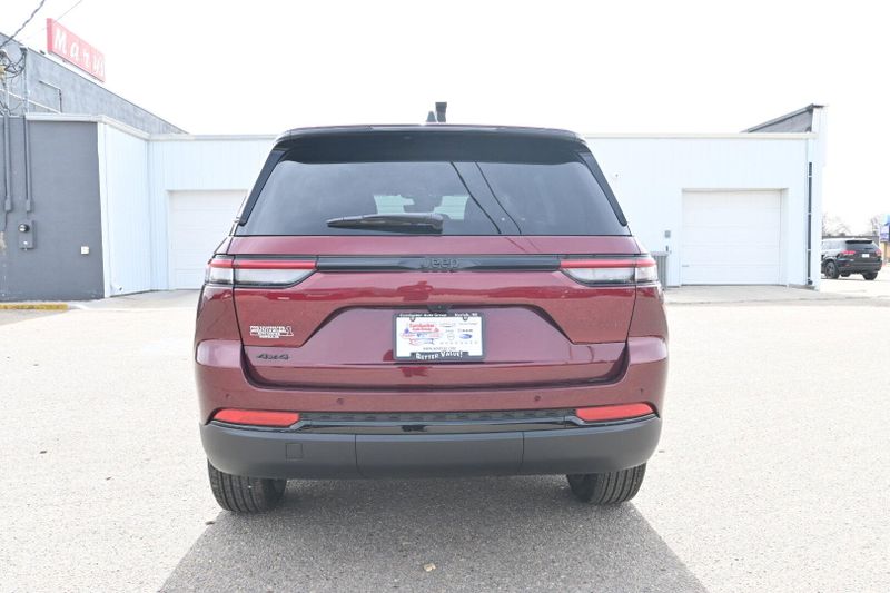2025 Jeep Grand Cherokee Altitude XImage 7