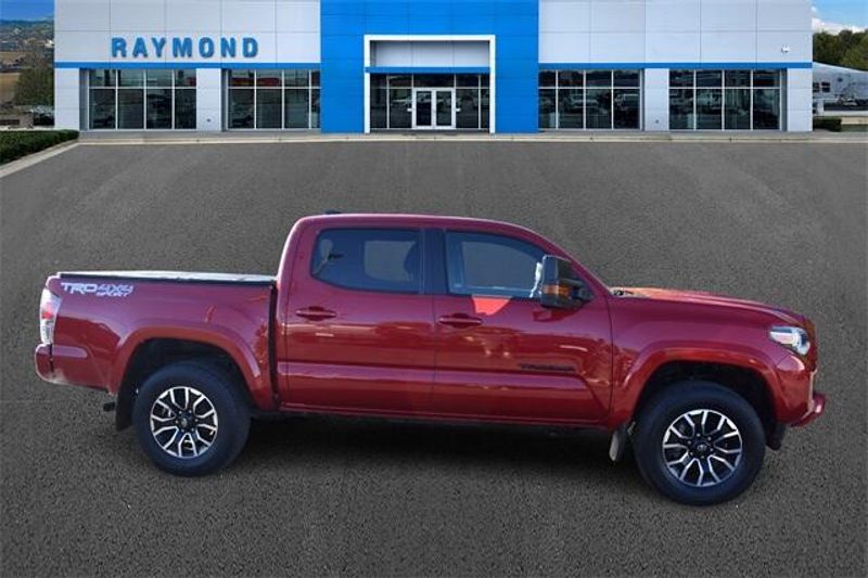 2022 Toyota Tacoma TRD SportImage 2