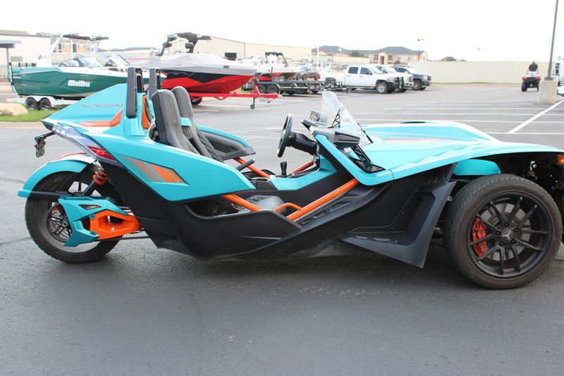 Used 2023 Polaris SLINGSHOT R MANUAL Image 3