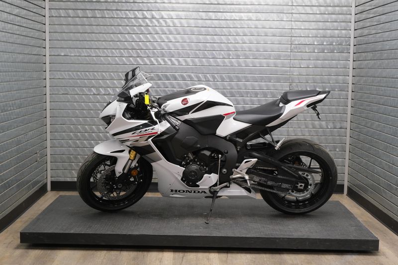 NEW 2026 HONDA CBR1000R Image 6