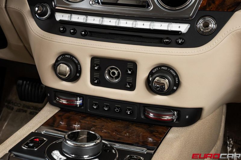 Used 2015 Rolls-Royce Wraith *SHOOTING STAR HEADLINER * IMMACULATE CONDITION*Image 26