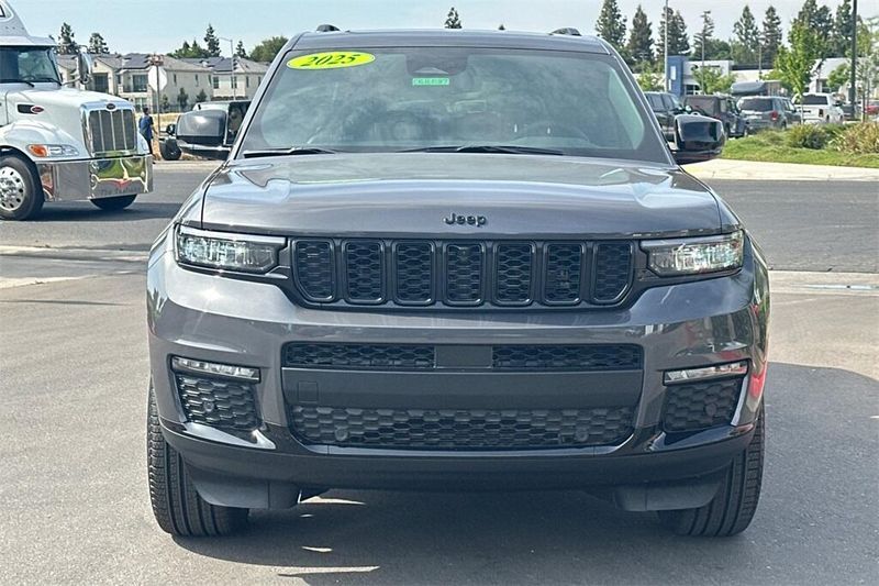 2025 Jeep Grand Cherokee Limited photo 6