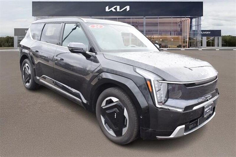 2024 Kia EV9 LandImage 10