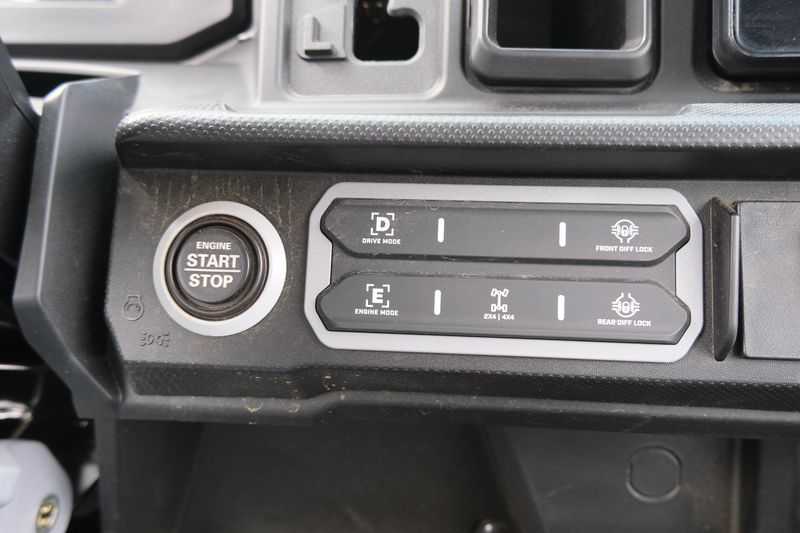 NEW 2026 CAN-AM DEFENDER MAX XT HD11 WITH 1025 INCH TOUCHSCREEN Image 17