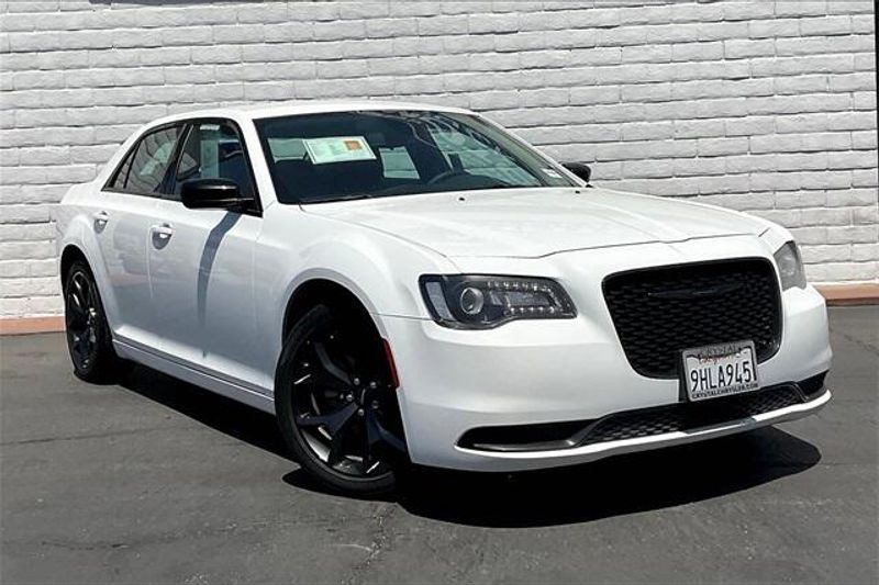2023 Chrysler 300 TouringImage 12