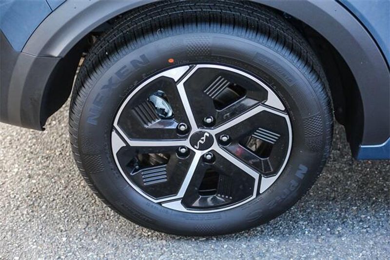 New 2025 Kia Niro EXImage 19