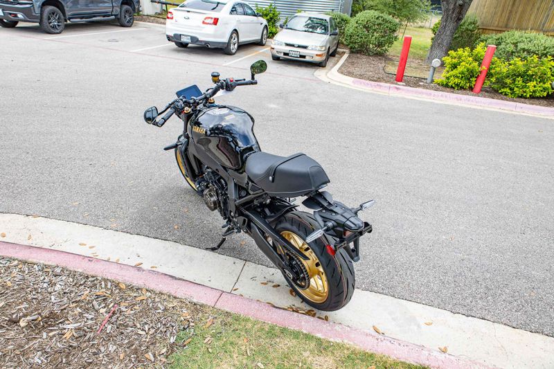 New 2025 Yamaha XSR900  RAVEN Image 8