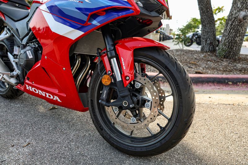 USED 2025 HONDA CBR500R Image 17