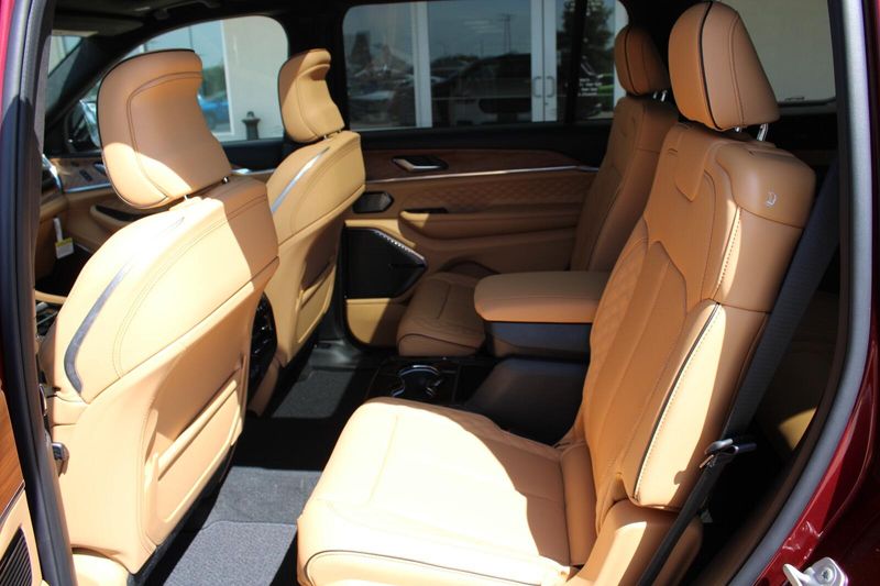 2025 Jeep Grand Cherokee L Summit Reserve photo 32