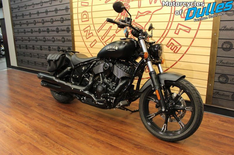 2023 Indian Motorcycle Chief Dark Horse Image 2