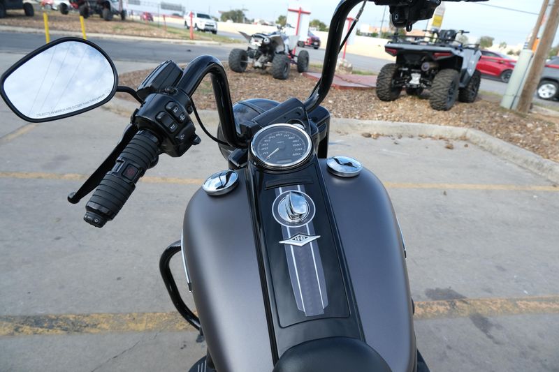 2017 HARLEY ROAD KING SPECIAL BLACKImage 15