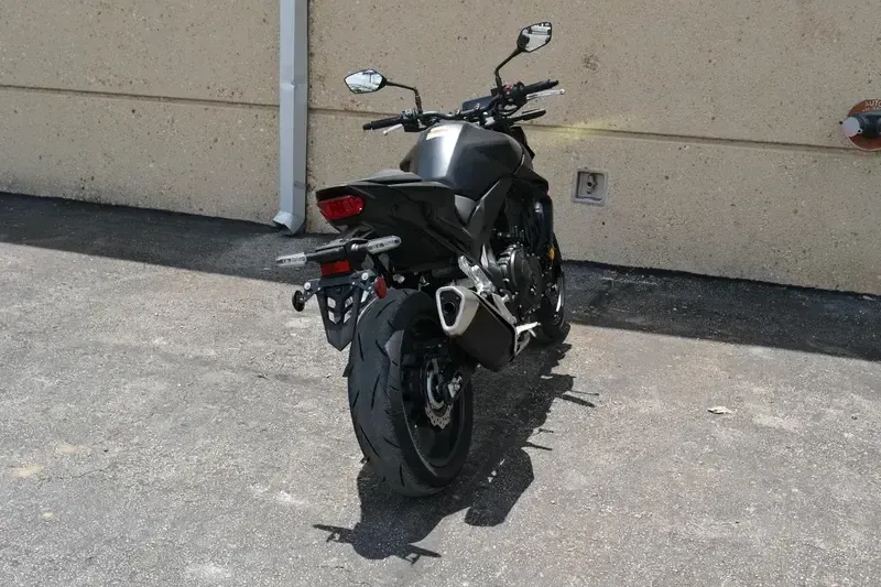 2025 Honda CB750 HORNET MATTE BLACK METALLIC Image 9