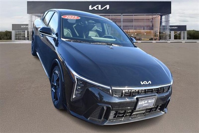 2025 Kia K4 GT-LineImage 9