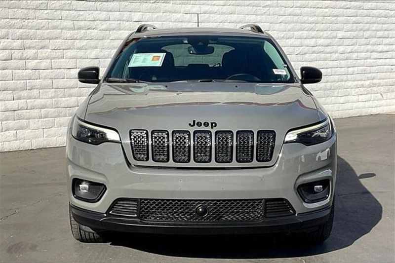 Used 2023 Jeep Cherokee AltitudeImage 2