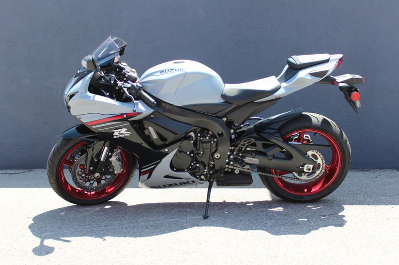 2023 Suzuki GSX-R600 CA Image 4